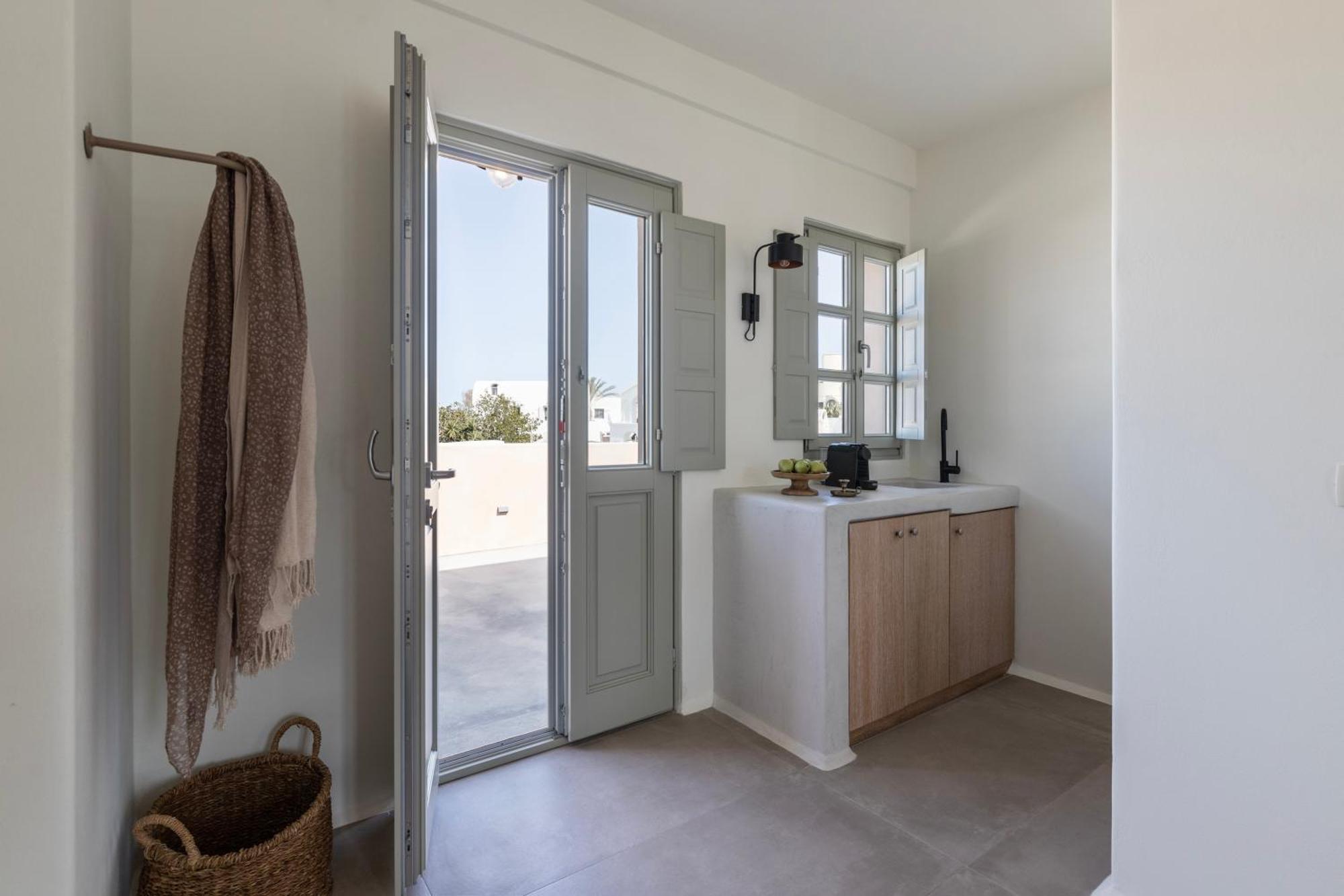 Frescoes Luxury Suites By Kb Hospitality Mesaria Exterior foto