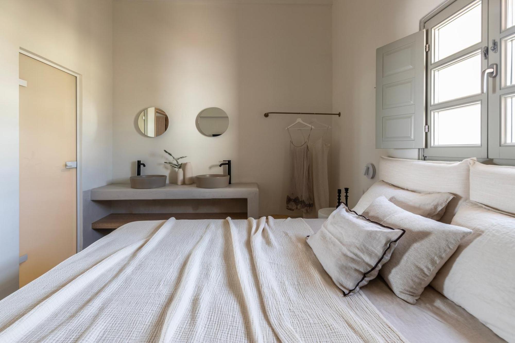 Frescoes Luxury Suites By Kb Hospitality Mesaria Exterior foto