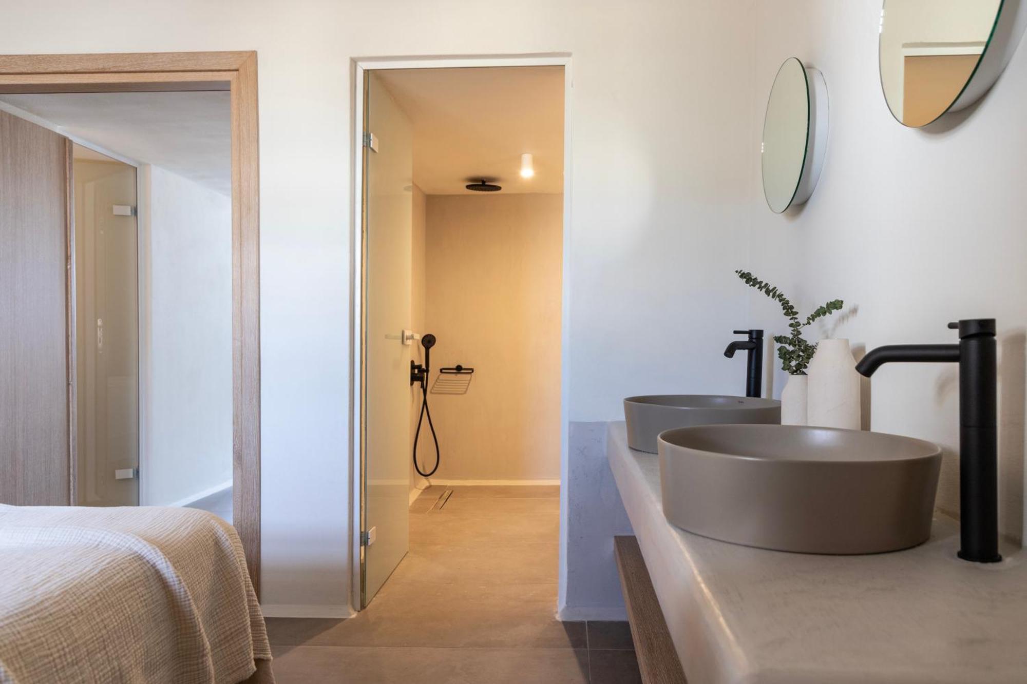 Frescoes Luxury Suites By Kb Hospitality Mesaria Exterior foto